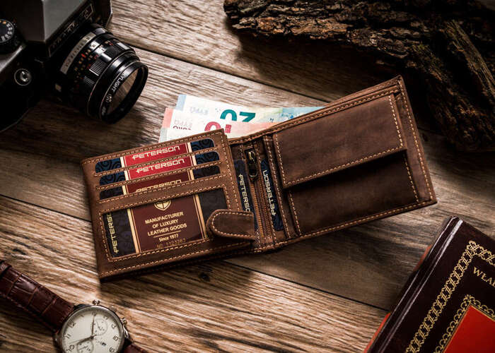 Duży skórzany portfel ze schowkiem na suwak - Peterson