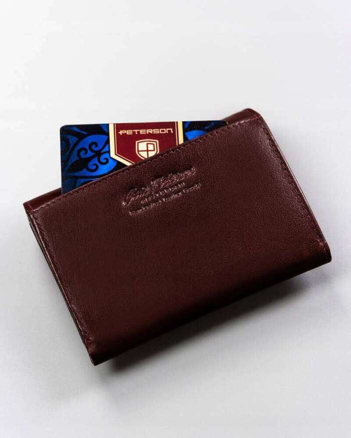 Klasyczny, skórzany portfel damski na zatrzask — Peterson