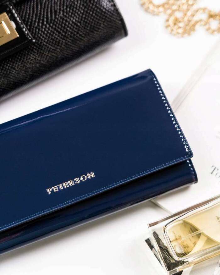 Lakierowany portfel w klasycznym kolorze - Peterson