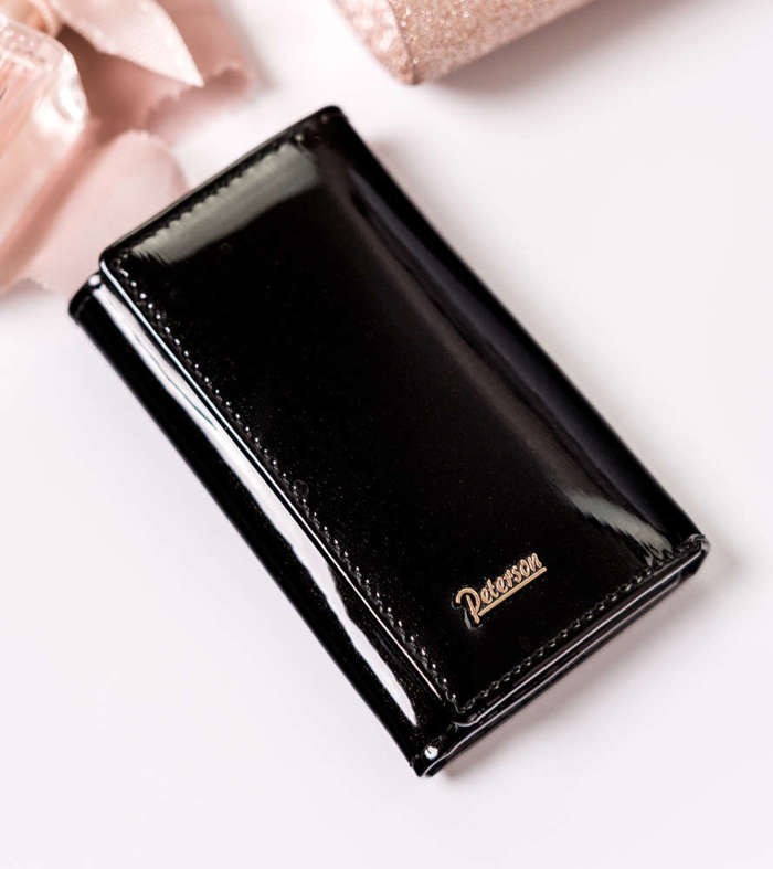 Mały lakierowany portfel damski z organizerem na klucze — Peterson - Czarny
