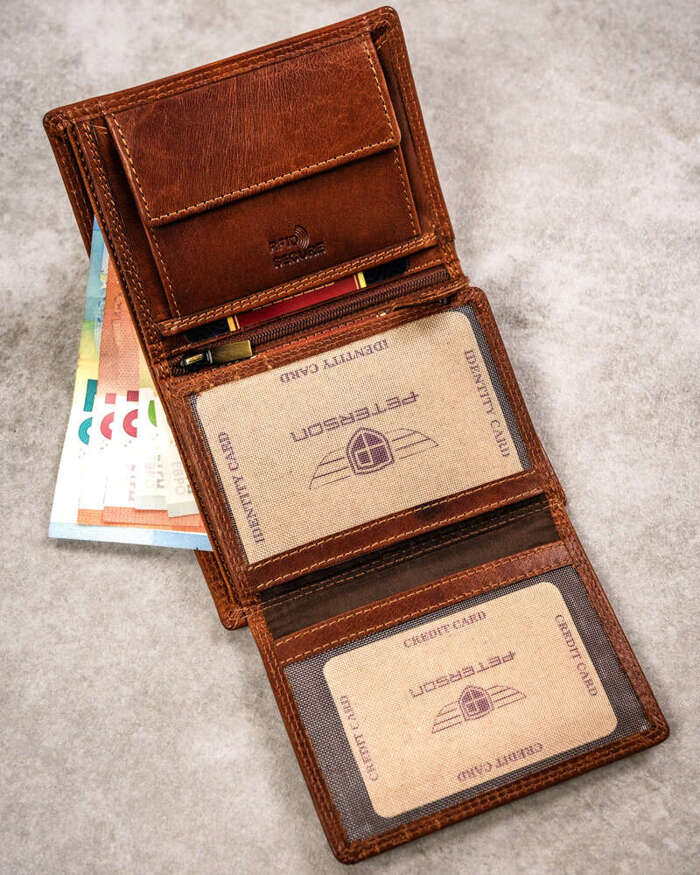 Peterson Duży  skórzany portfel męski z tłoczeniem przedstawiającym znak zodiaku Koziorożec