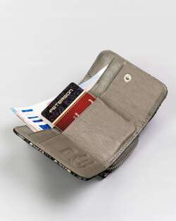 Mały, skórzany portfel damski z systemem RFID — Peterson